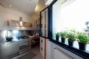Micro-ondes, four, plaque de cuisson, lave-vaisselle