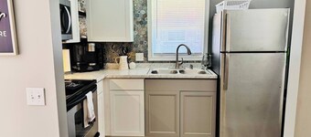 Charming 1-bedroom house with WiFi, AC in nice Sumter