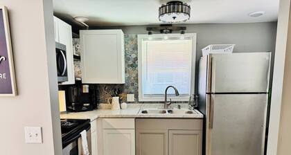Charming 1-bedroom house with WiFi, AC in nice Sumter