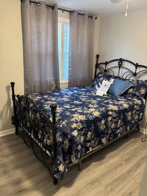 Iron/ironing board, WiFi, bed sheets