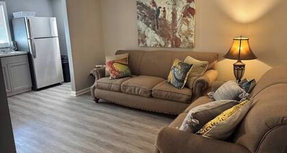 Charming 1-bedroom house with WiFi, AC in nice Sumter