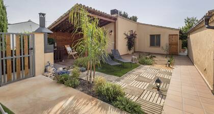 Apartment 'Amb Piscina Alta' with Private Pool, Wi-Fi, and Air Conditioning