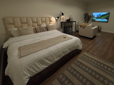 Cozy room in lovely with side yard in Riyadh with WiF