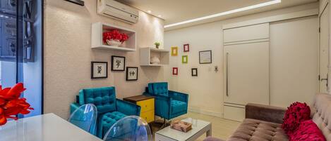 Basic Apartment | Living area