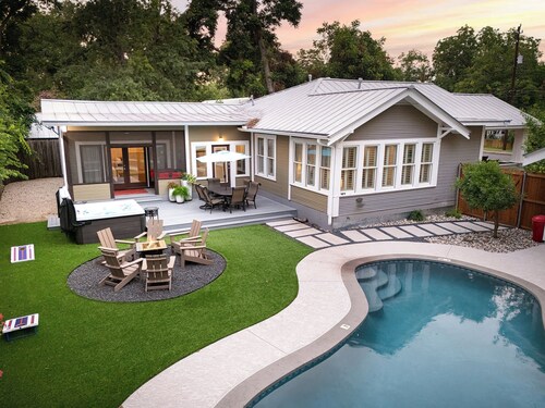 Maverick's Manor - Hot Tub, Pool, Fire Pit