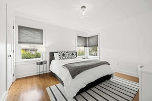 3 bedrooms, iron/ironing board, WiFi, bed sheets