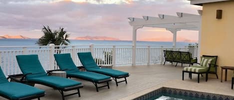 حمّام سباحة خارجي، حمّام سباحة مُدفَّأ