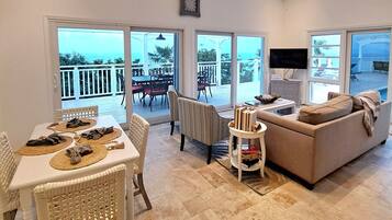 Una Smart TV, libros