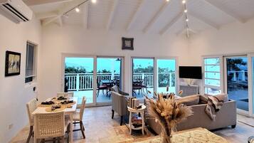 Una Smart TV, libros