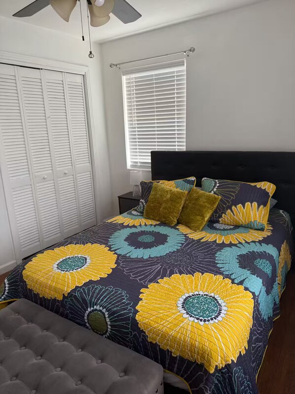 2 habitaciones, tabla de planchar con plancha, wifi y ropa de cama 