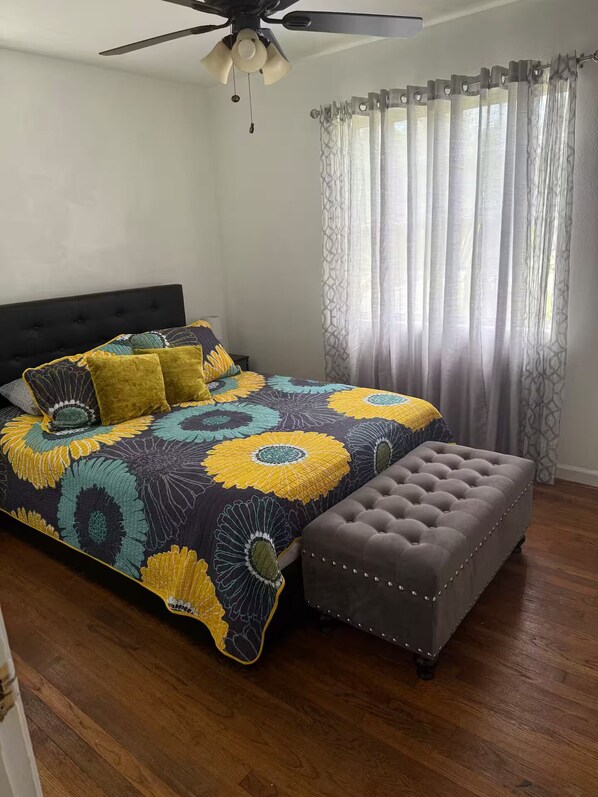 2 habitaciones, tabla de planchar con plancha, wifi y ropa de cama 