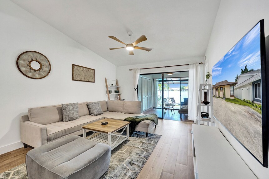 Charming Lake View 3-bedroom In Pleasant Fort Lauderdale - Dania Beach, FL