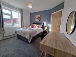 3 bedrooms, iron/ironing board, WiFi, bed sheets
