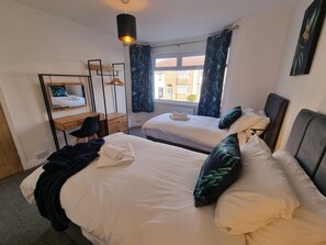 3 chambres, fer et planche à repasser, Wi-Fi, draps fournis