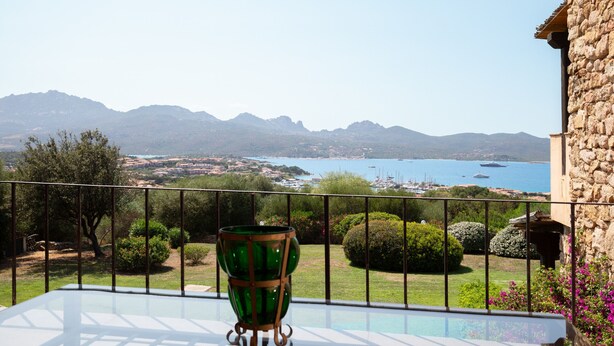A balcony with a clear view of a mountainous landscape and a body of water. - Terrazza al Poggio Vista Mare by Wonderful Italy (Olbia)