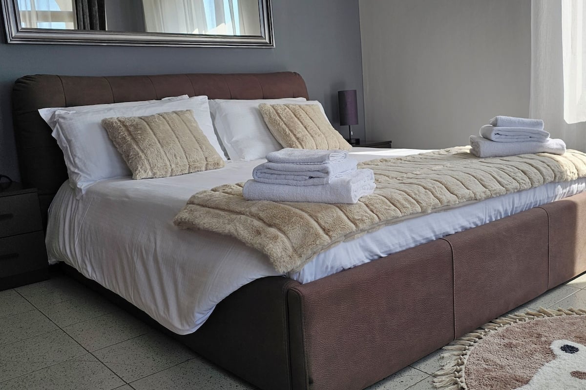 Standard Room, Mountain View | Iron/ironing board