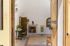 Interior entrance - Trulli Isabella by Wonderful Italy (Ceglie Messapica)