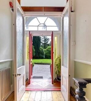 Interior - Fabulous 6 Bedroom Victorian Period House (Londonderry)