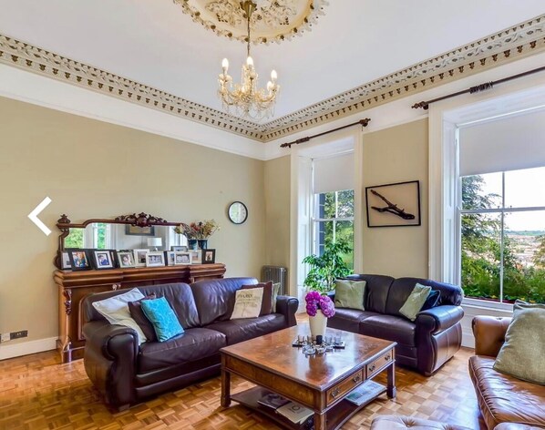 Lobby - Fabulous 6 Bedroom Victorian Period House (Londonderry)