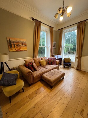 Fireplace - Fabulous 6 Bedroom Victorian Period House (Londonderry)