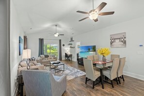 TV, video games - Carolina On My Mind- 3BR- Community Pool (North Myrtle Beach)