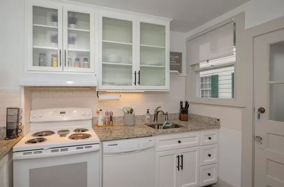 Photo 8 of NEW LISTING / Charming 2-bedroom cottage in wonderful St. Augustine w/ WiFi, AC