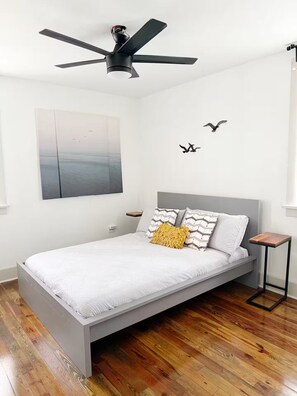 2 habitaciones, tabla de planchar con plancha, wifi y ropa de cama 