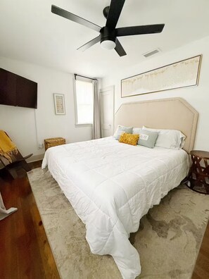2 bedrooms, iron/ironing board, WiFi, bed sheets - NEW LISTING / Charming 2-bedroom cottage in wonderful St. Augustine w/ WiFi, AC (St. Augustine)