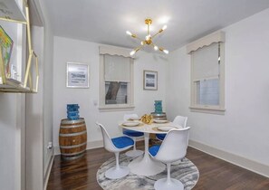 Dining - NEW LISTING / Charming 2-bedroom cottage in wonderful St. Augustine w/ WiFi, AC (St. Augustine)