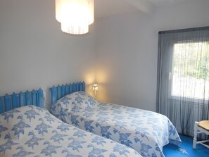 3 bedrooms, iron/ironing board, WiFi, bed sheets - Holiday Home on the Foothills of Mont Ventoux - Bédoin 84 (Bédoin)