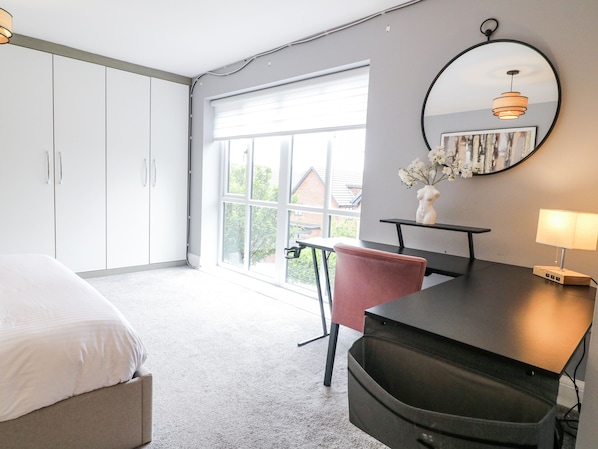 4 ห้องนอน, ห้องพักตกแต่งอย่างมีเอกลักษณ์, ตกแต่งพิเศษโดยเฉพาะ, Wi-Fi ฟรี