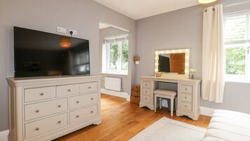 4 bedrooms, individually decorated, individually furnished, free WiFi