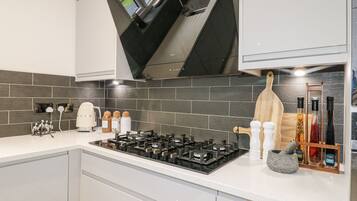 Dishwasher, cookware/dishes/utensils