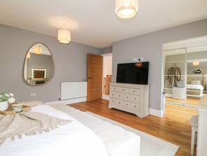4 bedrooms, individually decorated, individually furnished, free WiFi