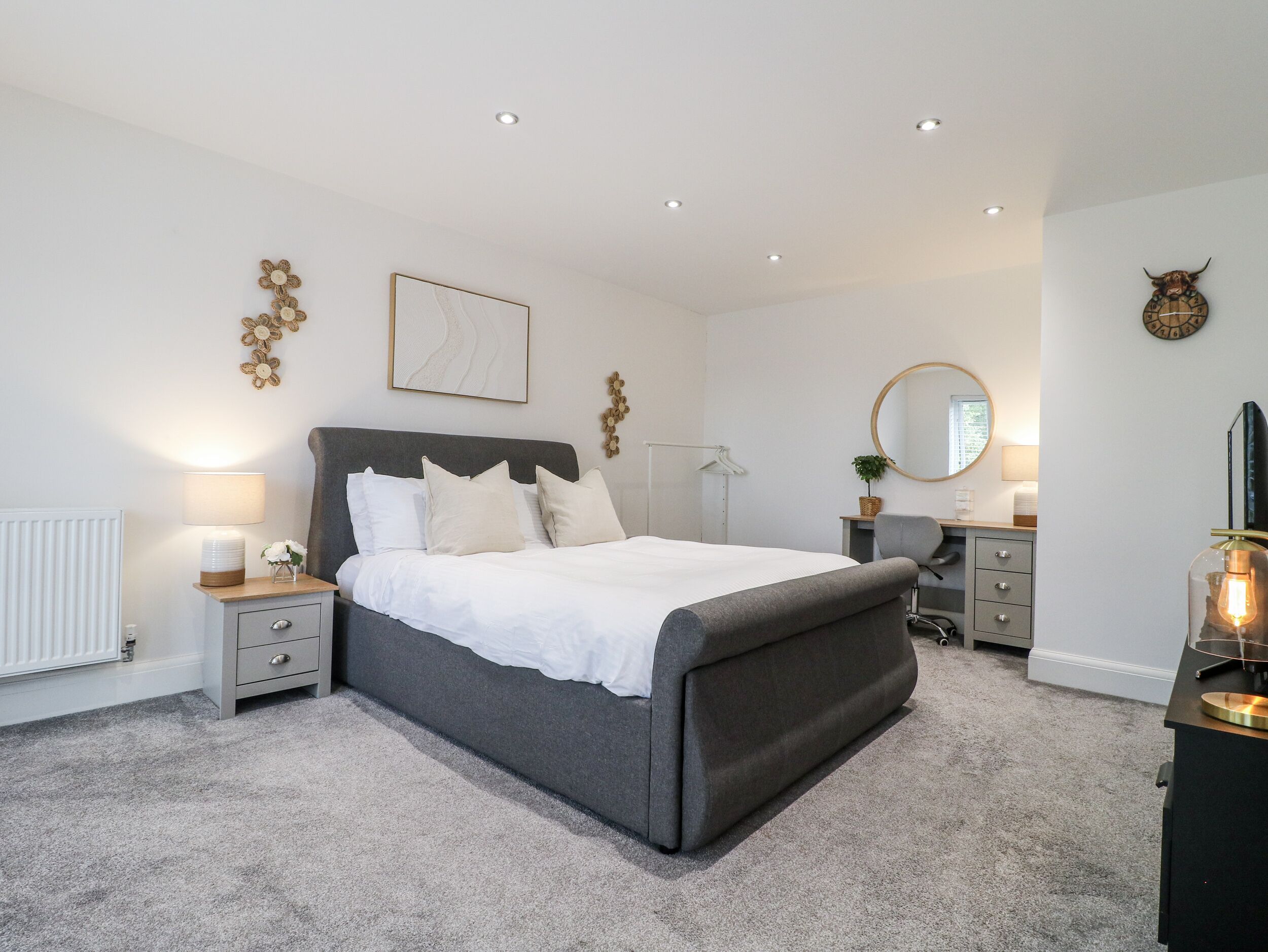 4 bedrooms, individually decorated, individually furnished, free WiFi