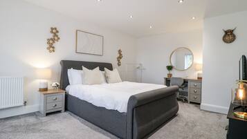 4 bedrooms, individually decorated, individually furnished, free WiFi