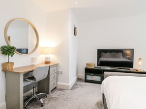 4 bedrooms, individually decorated, individually furnished, free WiFi