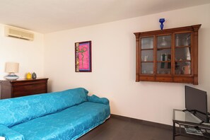 House, 3 Bedrooms, Sea View | Living area | 30-inch TV with satellite channels - Terrazza al Poggio Vista Mare by Wonderful Italy (Porto Rotondo)