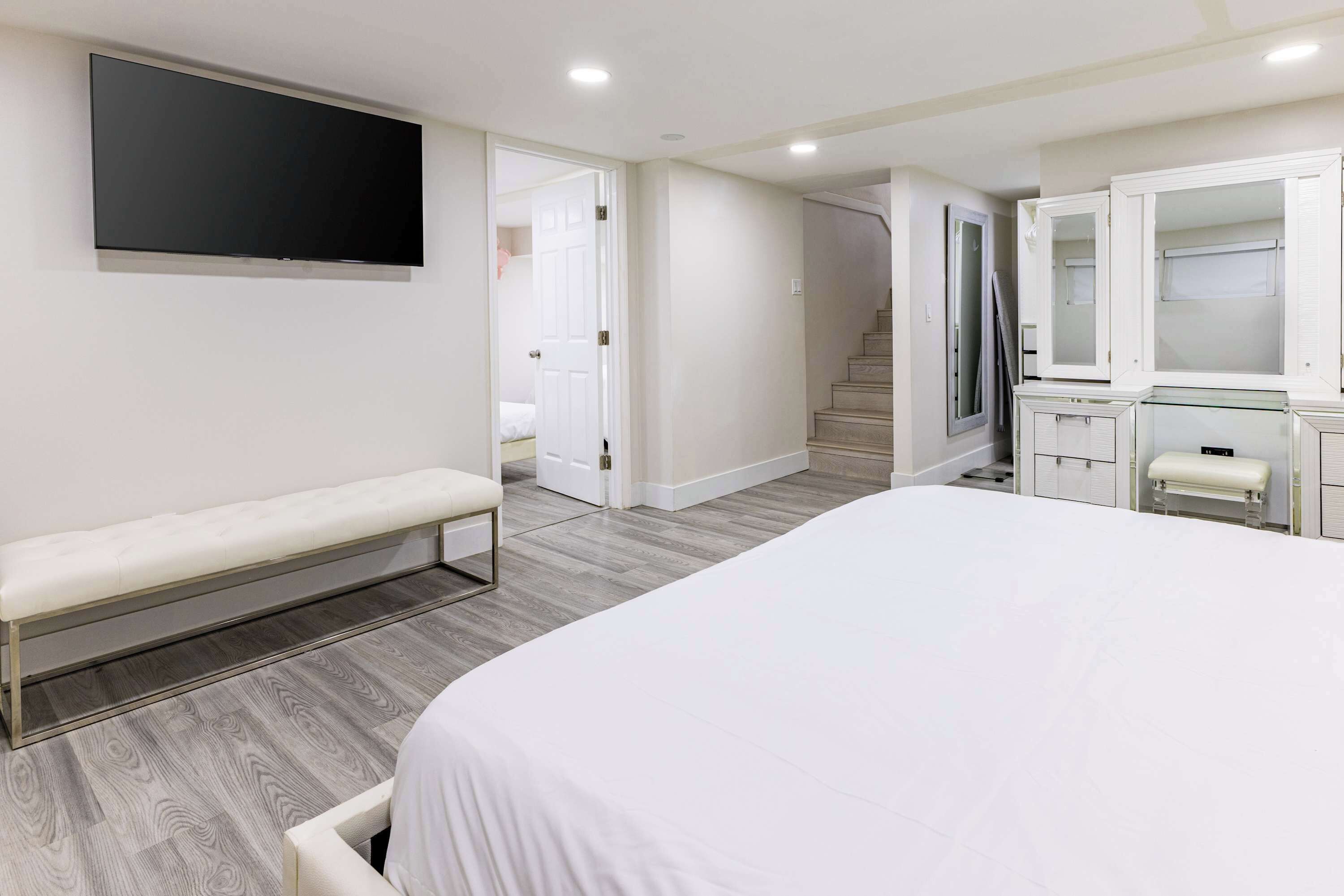 3 slaapkamers, een strijkplank/strijkijzer, wifi, beddengoed