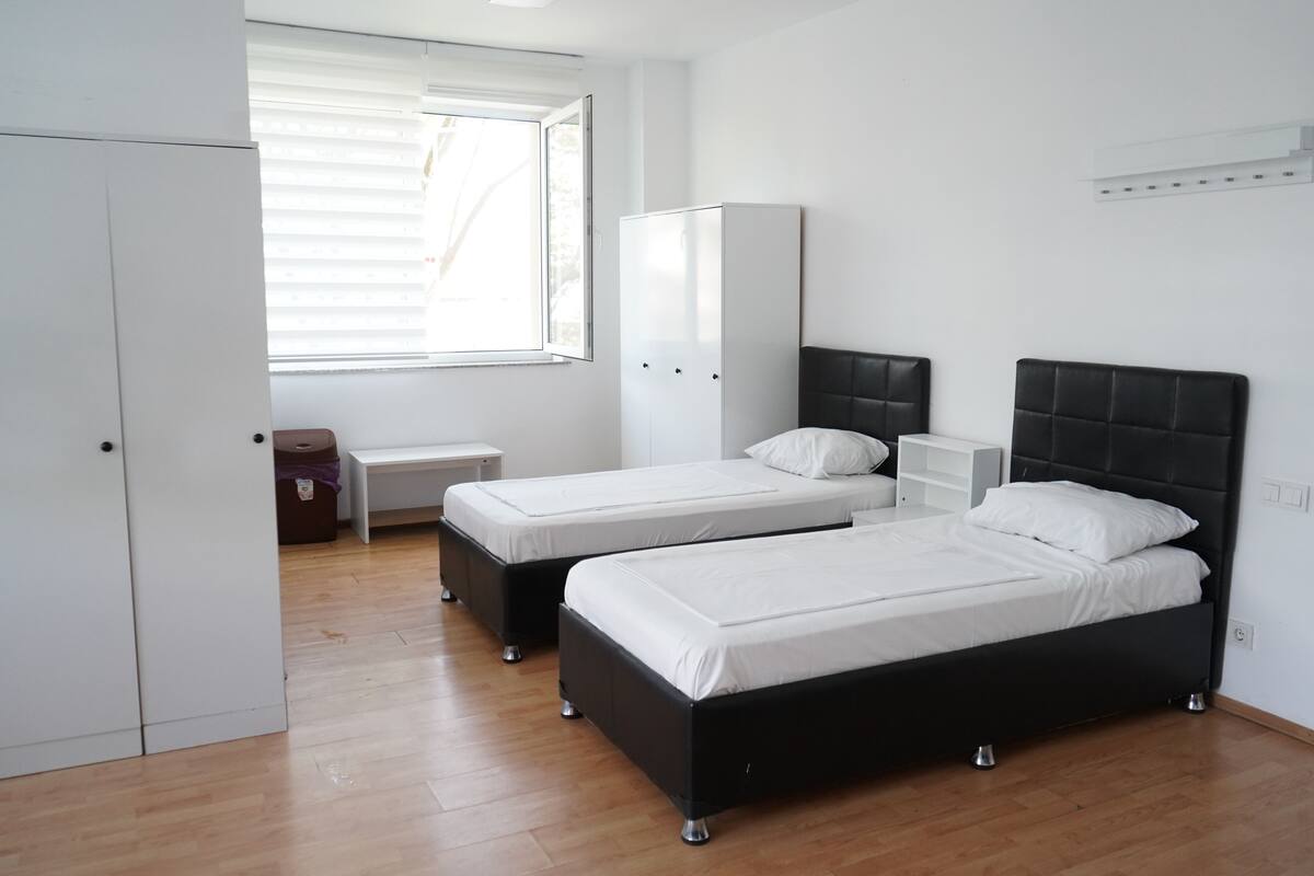 Kamer, 1 twee- of 2 eenpersoonsbedden, uitzicht op tuin | Een strijkplank/strijkijzer, gratis wifi