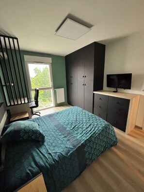 1 slaapkamer, een strijkplank/strijkijzer, wifi, beddengoed