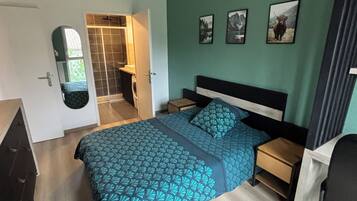 1 chambre, fer et planche à repasser, Wi-Fi, draps fournis