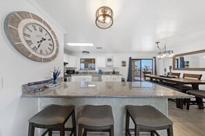 電子レンジ、オーブン、コンロ、食器洗い機