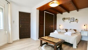 A bedroom with a bed, bedside table, and a wooden ceiling. - Villa Familia located on the Montgo with stunning views over the bay of Denia. (Dénia)