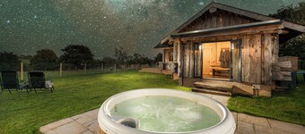 North Beer Lodge - Spacious Countryside Lodge with Hot Tub & Stunning Views