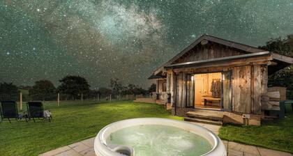 North Beer Lodge - Spacious Countryside Lodge with Hot Tub & Stunning Views