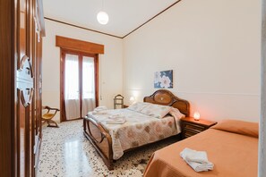 1 bedroom, bed sheets