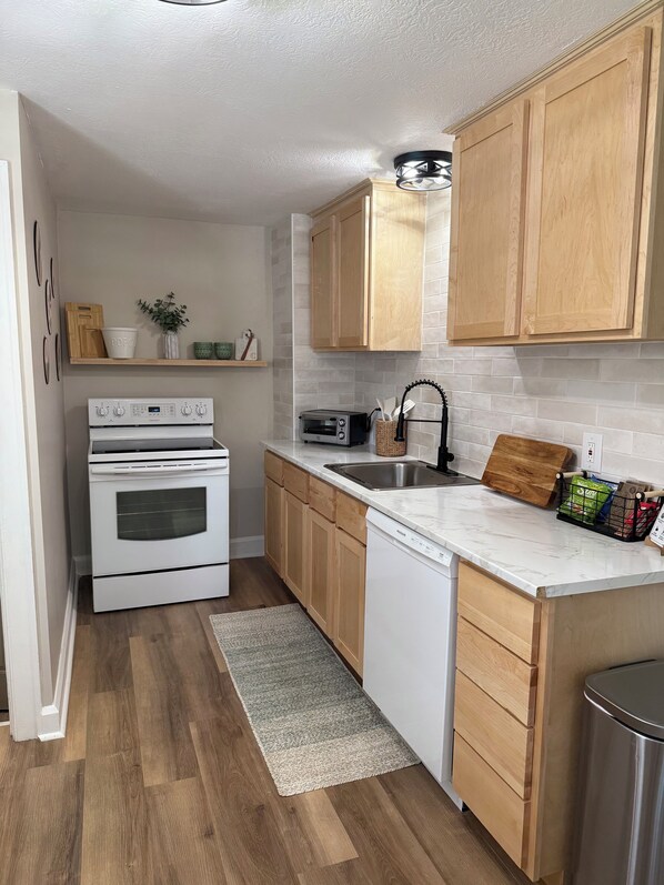 Fridge, microwave, oven, stovetop