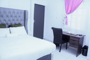 In-room dining - 4 Callington guest house (Gqeberha)