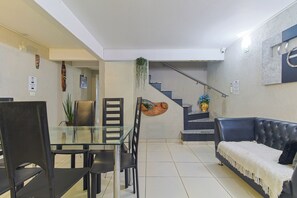 Villa | Living area | TV - Casa Saraiva (São Paulo)